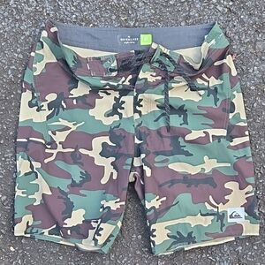 Quiksilver Men's Green and Brown Camo Board Shorts